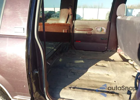 1996 GMC Suburban K1500 z USA, uszkodzony, nr VIN 3GKFK16R0TG519330